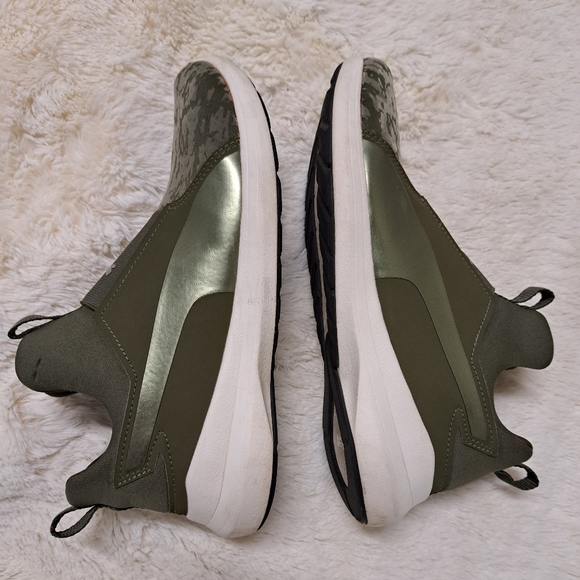 Ladies Puma walking shoes/sneakers - Picture 2 of 7